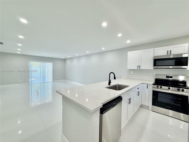 11240 SW 33rd Cir Pl, Miami, FL 33165