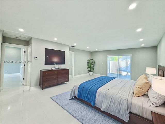 11240 SW 33rd Cir Pl, Miami, FL 33165