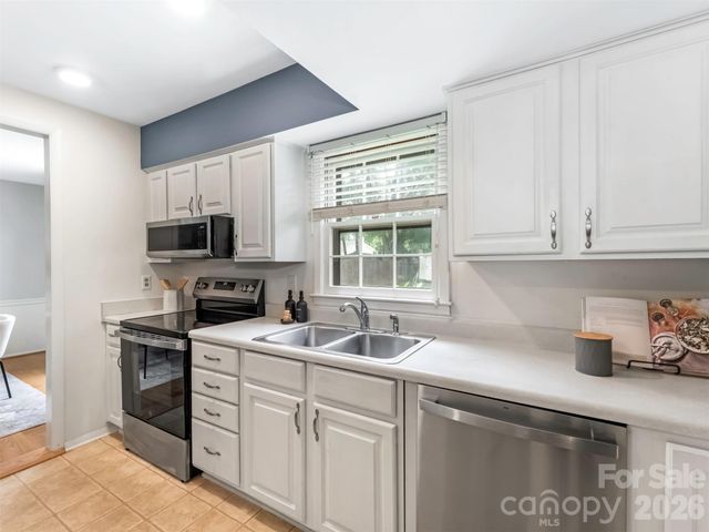 1429 Mcilroy Road, Charlotte, NC 28212