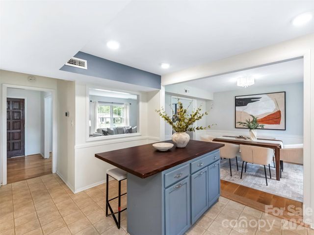 1429 Mcilroy Road, Charlotte, NC 28212