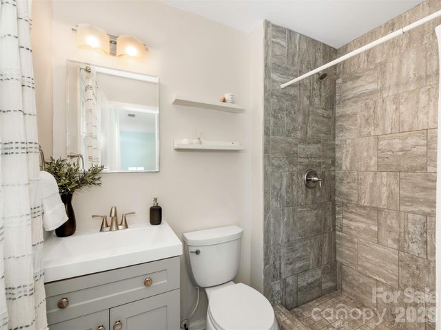 1429 Mcilroy Road, Charlotte, NC 28212