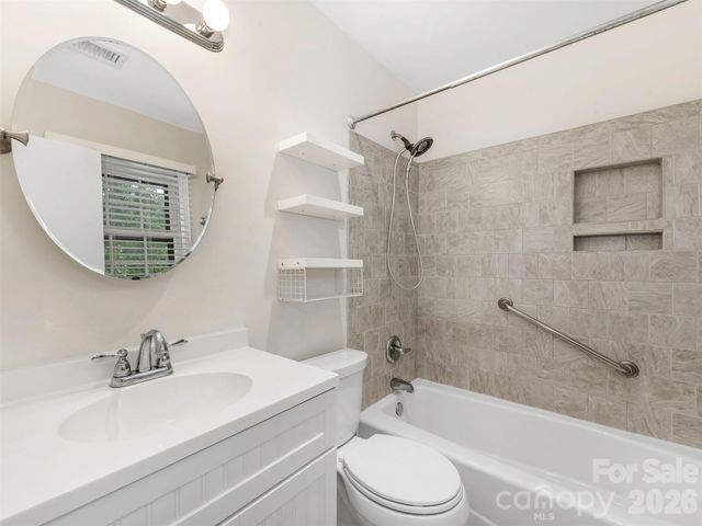 1429 Mcilroy Road, Charlotte, NC 28212