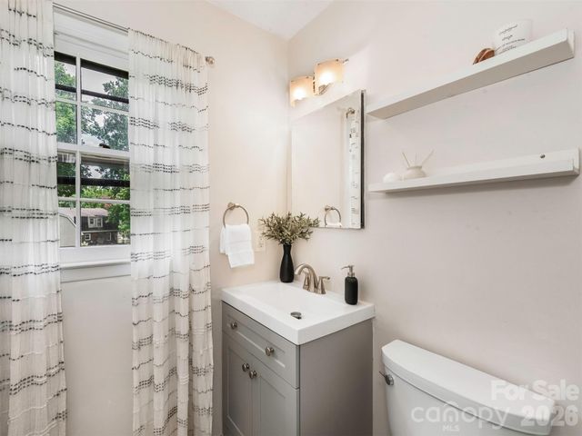 1429 Mcilroy Road, Charlotte, NC 28212