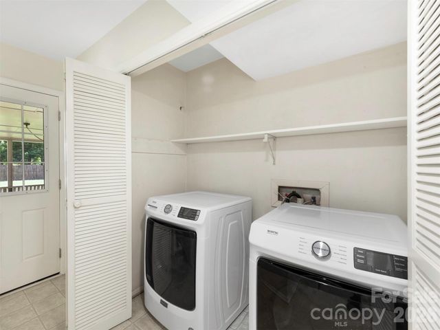 1429 Mcilroy Road, Charlotte, NC 28212