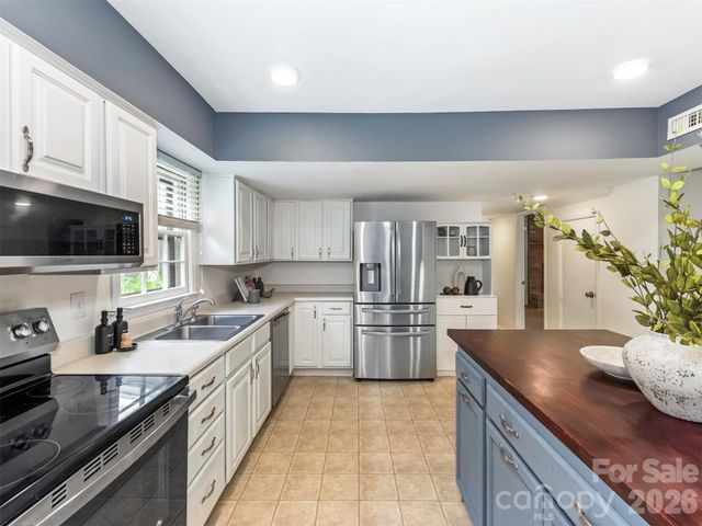 1429 Mcilroy Road, Charlotte, NC 28212