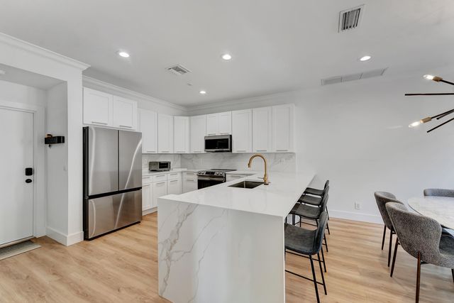 5600 NW 40TH Avenue, Boca Raton, FL 33496