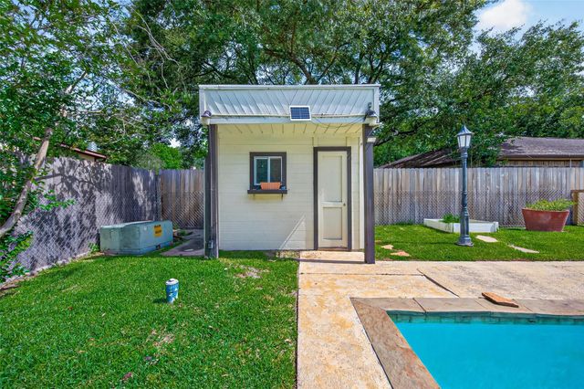 8107 Tiger Lane, Houston, TX 77040
