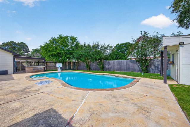 8107 Tiger Lane, Houston, TX 77040