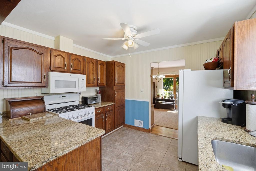 Image 15 of property listing at 12615 EASTBOURNE DR, Silver Spring, MD 20904