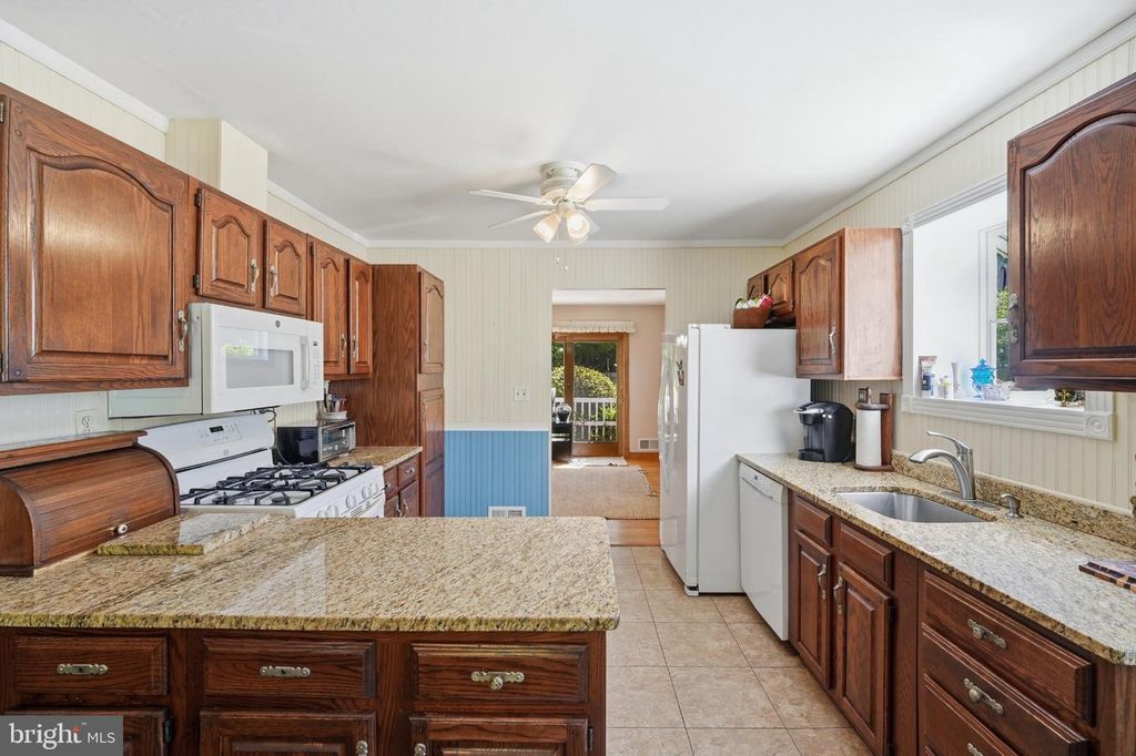 Image 18 of property listing at 12615 EASTBOURNE DR, Silver Spring, MD 20904