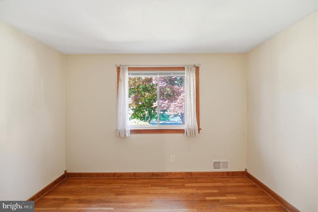 Image 25 of property listing at 12615 EASTBOURNE DR, Silver Spring, MD 20904