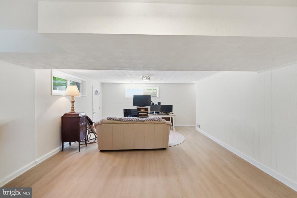Image 37 of property listing at 12615 EASTBOURNE DR, Silver Spring, MD 20904