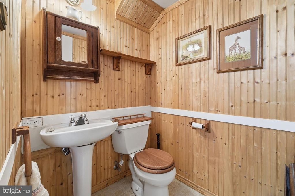 Image 41 of property listing at 12615 EASTBOURNE DR, Silver Spring, MD 20904