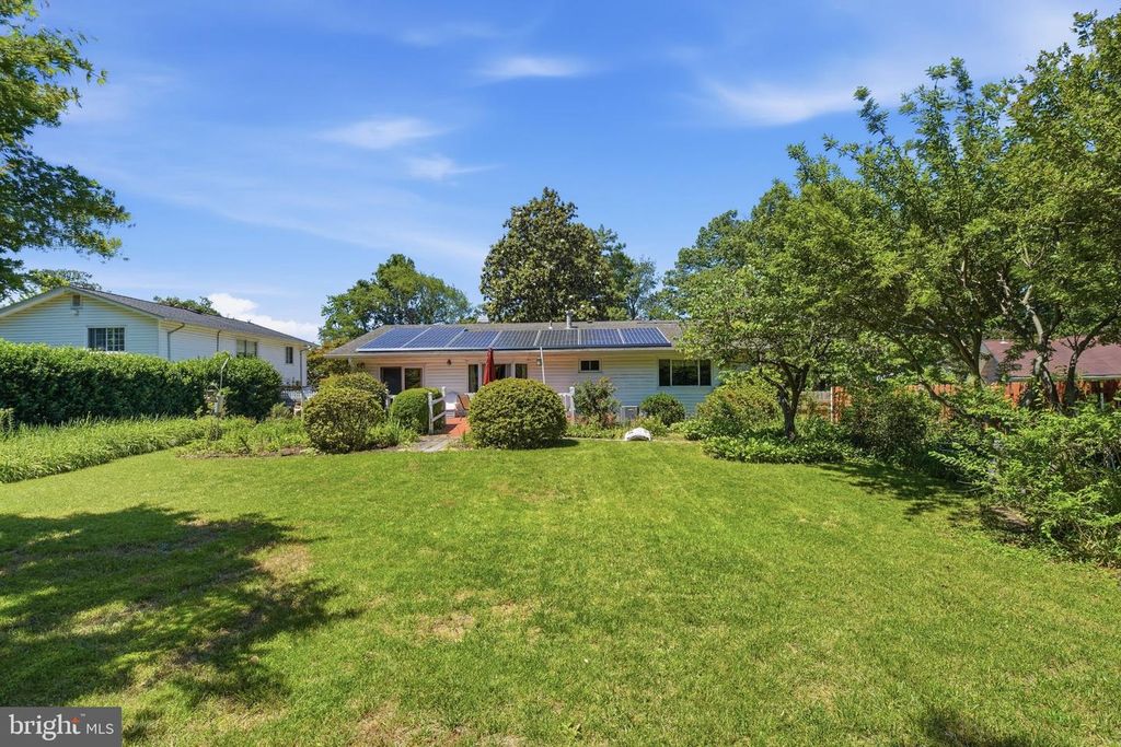 Image 53 of property listing at 12615 EASTBOURNE DR, Silver Spring, MD 20904