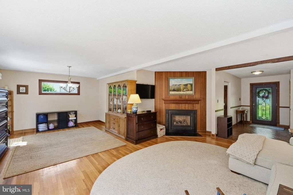 Image 8 of property listing at 12615 EASTBOURNE DR, Silver Spring, MD 20904