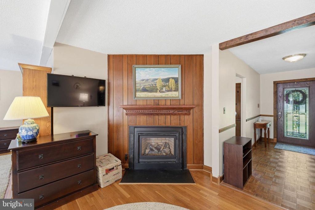 Image 9 of property listing at 12615 EASTBOURNE DR, Silver Spring, MD 20904