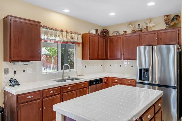 11183 Charleston, Adelanto, CA 92301