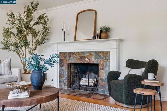 20 Santa Rita Dr, Walnut Creek, CA 94596