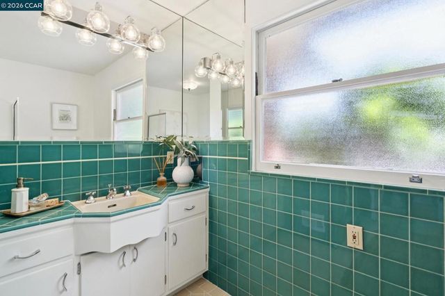 20 Santa Rita Dr, Walnut Creek, CA 94596