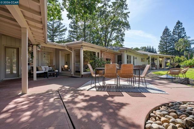 20 Santa Rita Dr, Walnut Creek, CA 94596