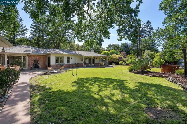 20 Santa Rita Dr, Walnut Creek, CA 94596