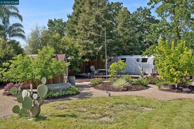 20 Santa Rita Dr, Walnut Creek, CA 94596