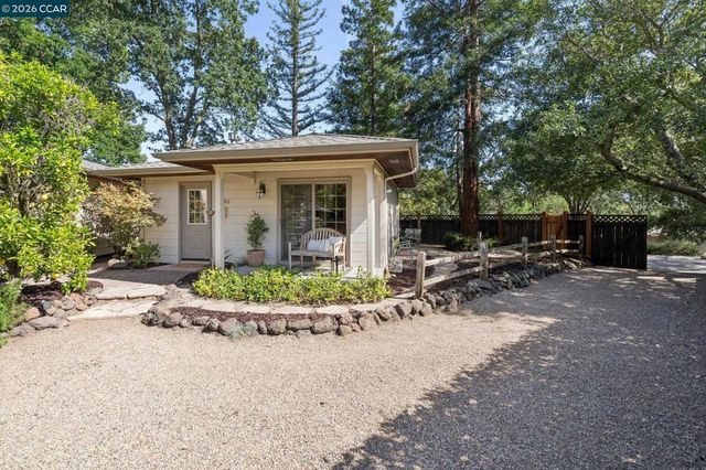 20 Santa Rita Dr, Walnut Creek, CA 94596