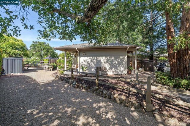 20 Santa Rita Dr, Walnut Creek, CA 94596