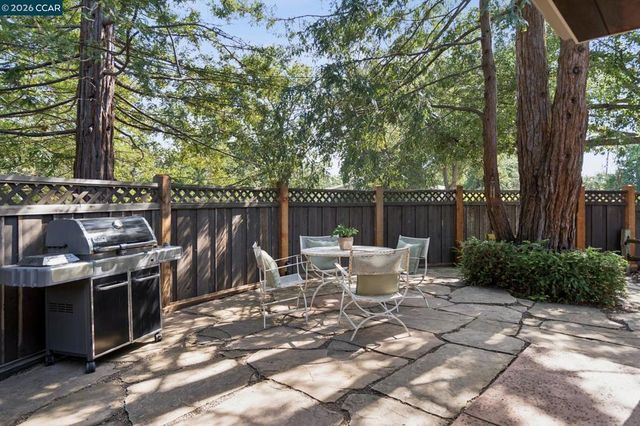 20 Santa Rita Dr, Walnut Creek, CA 94596