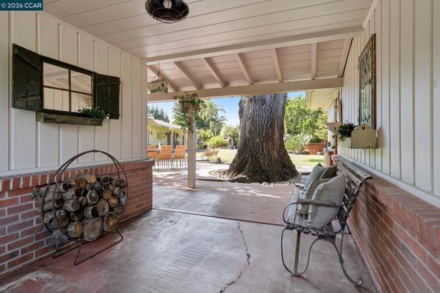 20 Santa Rita Dr, Walnut Creek, CA 94596