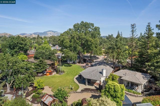 20 Santa Rita Dr, Walnut Creek, CA 94596