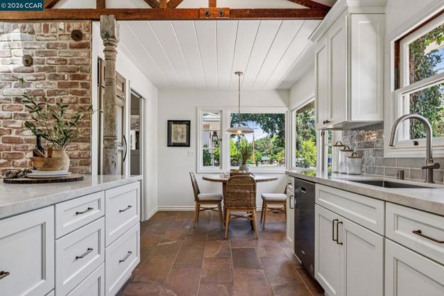 20 Santa Rita Dr, Walnut Creek, CA 94596