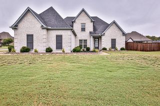 225 COUNTRY BROOK DR, Oakland, TN 38060