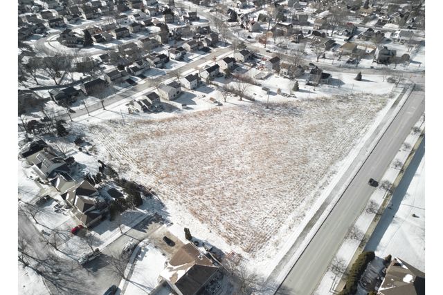 24W737 Central Avenue, Roselle, IL 60172