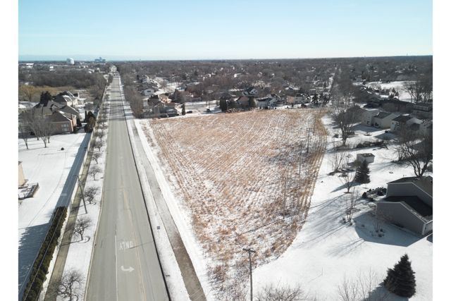 24W737 Central Avenue, Roselle, IL 60172