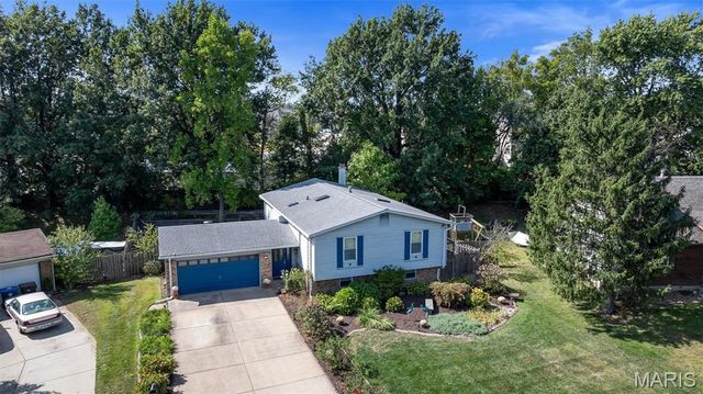 13 W Douglas Drive, St Peters, MO 63376