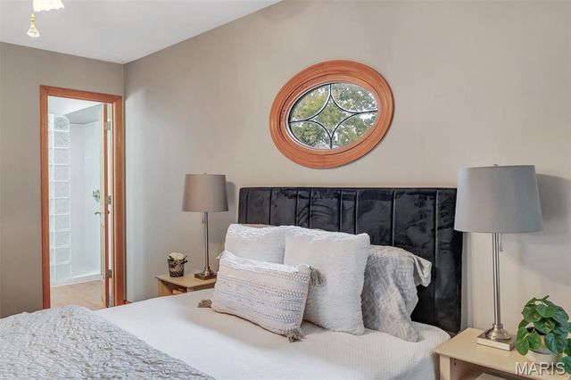 13 W Douglas Drive, St Peters, MO 63376