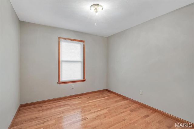 13 W Douglas Drive, St Peters, MO 63376