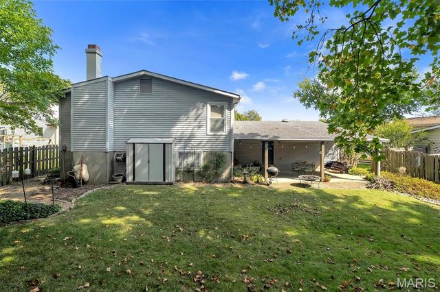 13 W Douglas Drive, St Peters, MO 63376