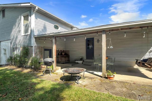 13 W Douglas Drive, St Peters, MO 63376