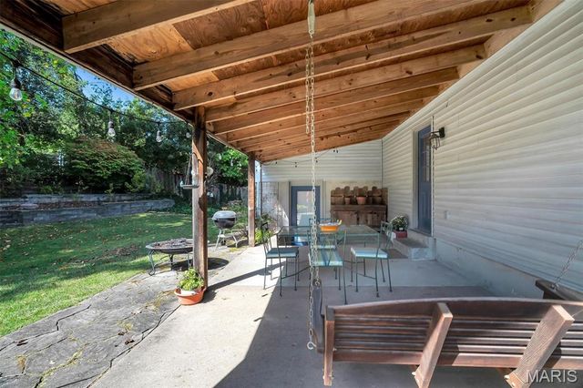 13 W Douglas Drive, St Peters, MO 63376