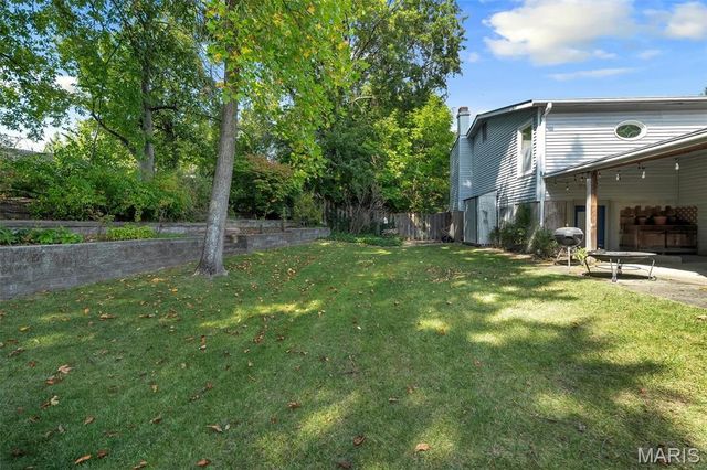 13 W Douglas Drive, St Peters, MO 63376