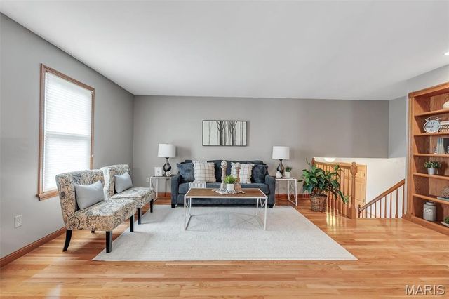 13 W Douglas Drive, St Peters, MO 63376