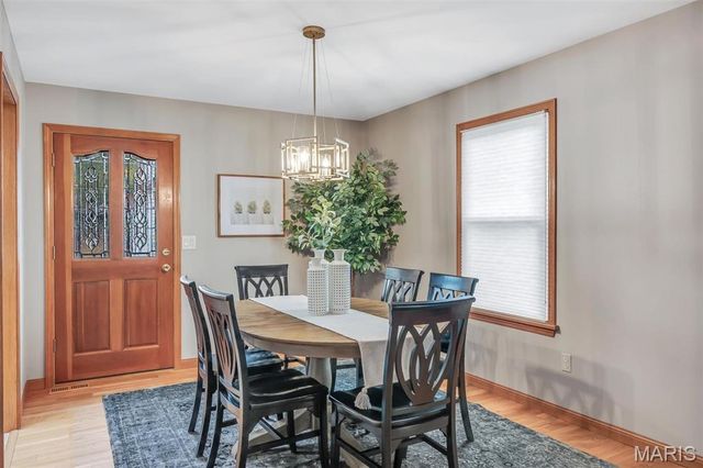 13 W Douglas Drive, St Peters, MO 63376