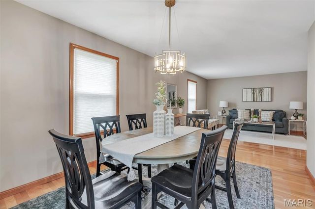 13 W Douglas Drive, St Peters, MO 63376