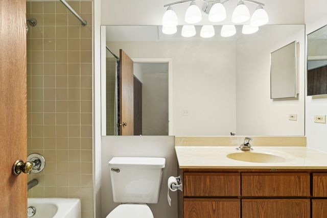 988 Ridgefield Lane, Wheeling, IL 60090