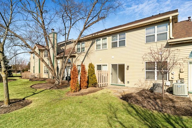 988 Ridgefield Lane, Wheeling, IL 60090