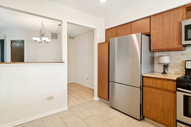 988 Ridgefield Lane, Wheeling, IL 60090