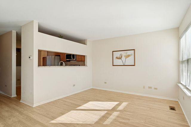 988 Ridgefield Lane, Wheeling, IL 60090