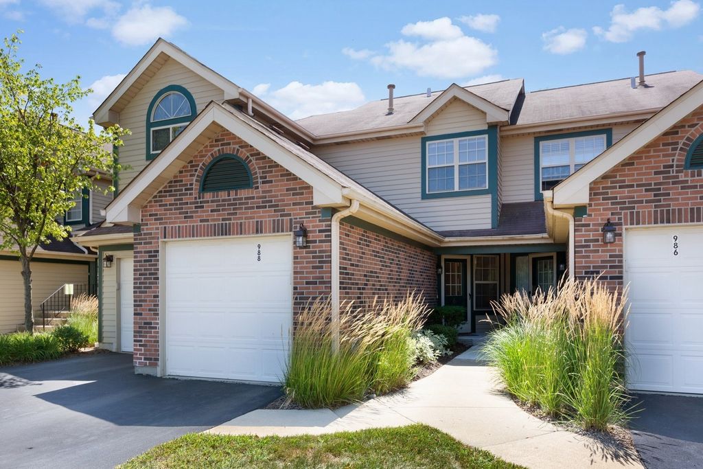 988 Ridgefield Lane, Wheeling, IL 60090